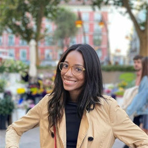 Meet your Posher, Mia